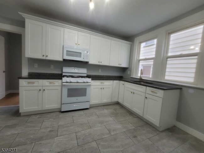 Building Photo - 766-768 Hamilton St