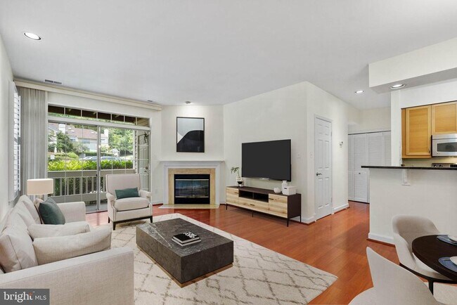 Building Photo - 5909 Barbados Pl