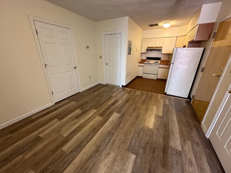 Building Photo - 79 Essex St