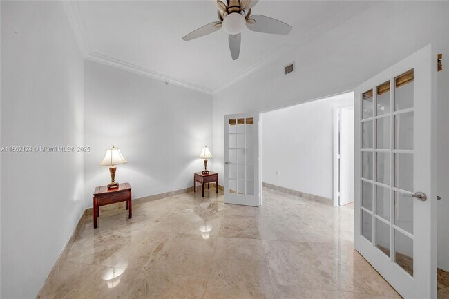 Building Photo - 704 N Ocean Blvd