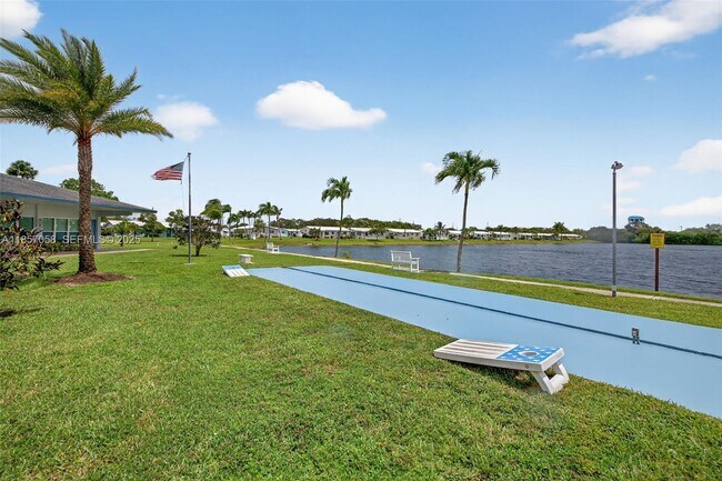 Building Photo - 2200 Park Ln