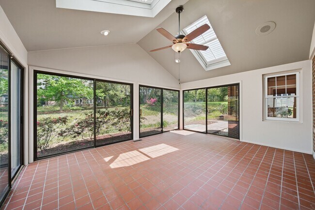 Building Photo - Beautifully Crafted 4BR Home with Sunroom, Office & Prime Location Near Downtown Hickory!