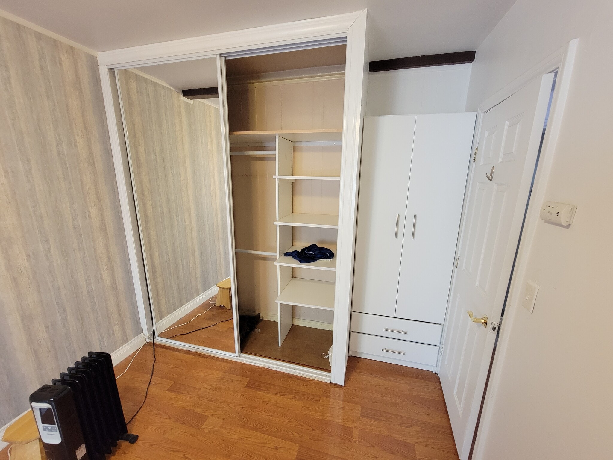 Bedroom - 1529 N Hobart Blvd