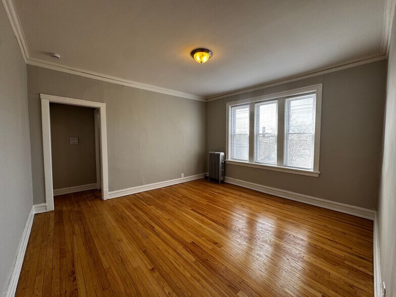 Building Photo - 1509 W Schreiber Ave