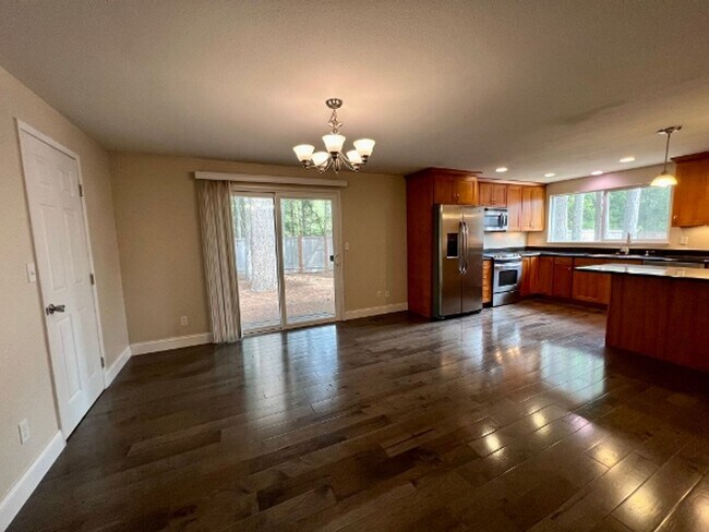 Building Photo - 7120 Sierra Dr SE