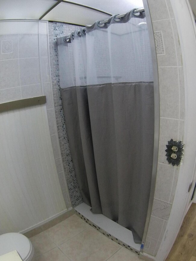 Building Photo - 556 Capri L