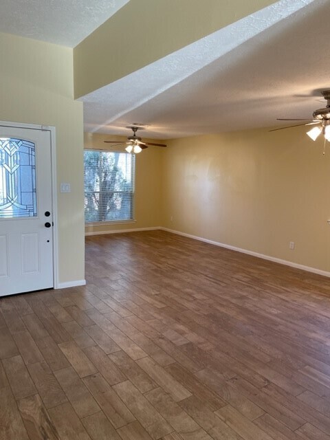 Very large bonus room could be formal living/dining room, office, playroom, etc. - 29015 Waltham St
