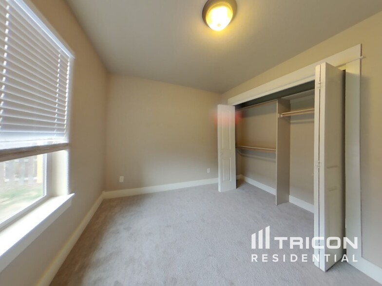 Building Photo - 4215 Woodlake Ln