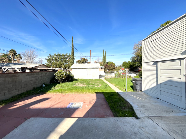 Building Photo - REMODELED 2 BED, 1.5 BATH IN CORONA