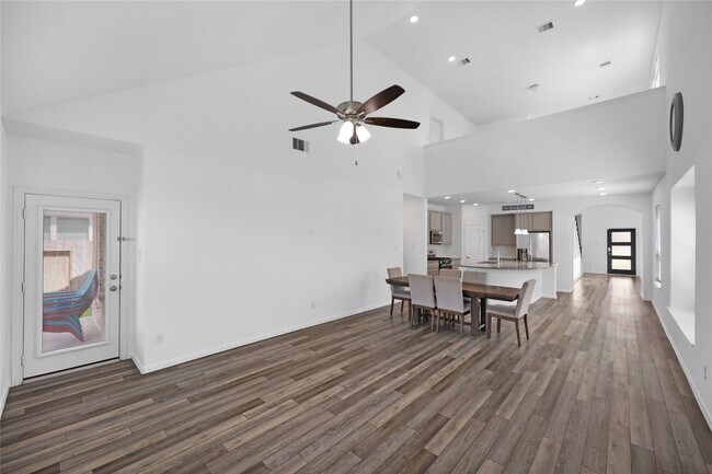 Building Photo - 29897 Dovetail Blf Ln