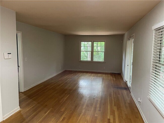 Building Photo - 682 E Morningside Dr NE