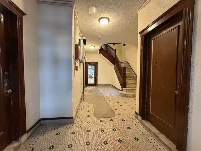 Building Photo - 32 Sidlaw Rd