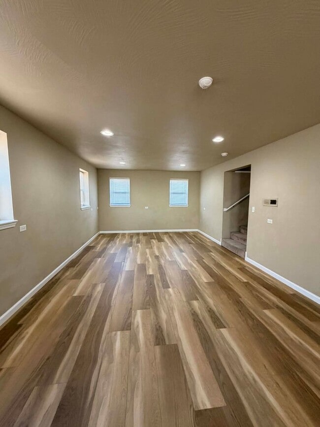 Building Photo - LEASETAKEOVER: NO DEPOSIT NEEDED!!!  4 BEDROOM / 2 BATHROOM HOUSE IN JOPLIN MO!!!