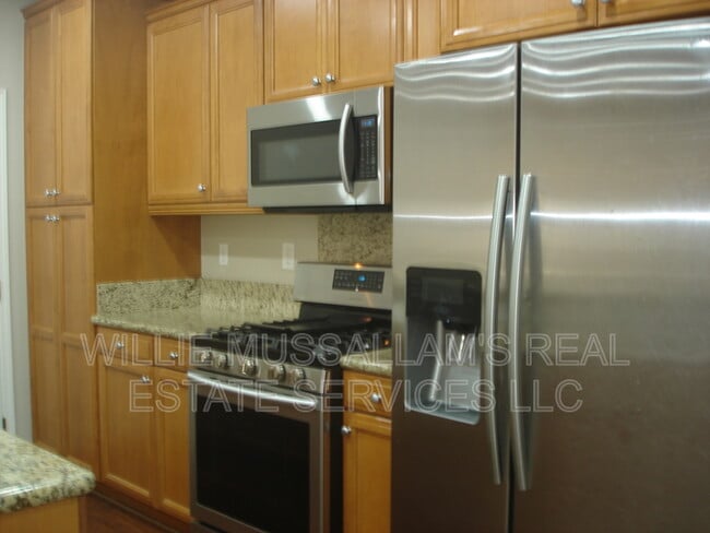 Building Photo - 284 W St Francis Ave