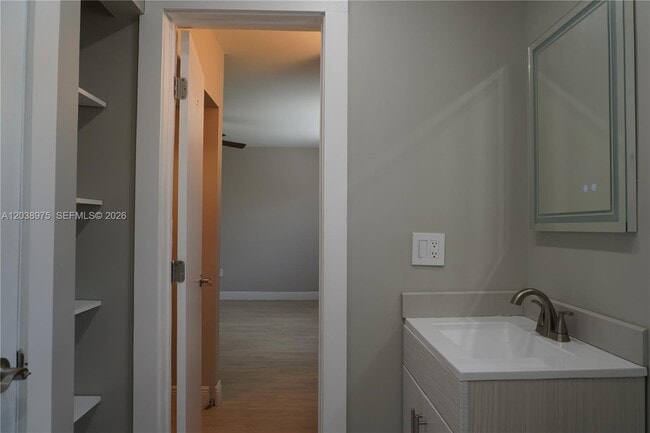 Building Photo - 9132 SW 148th Ct