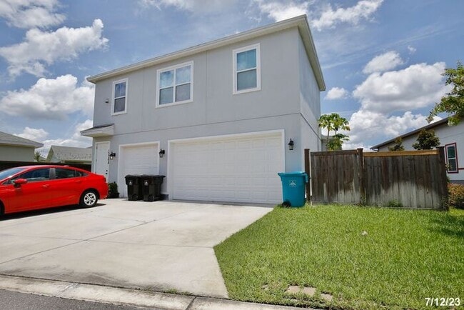 Building Photo - Gorgeous 3/2 Spacious Home with a Fenced Backyard and a Detached 2 Car Garage in the Desirable La...