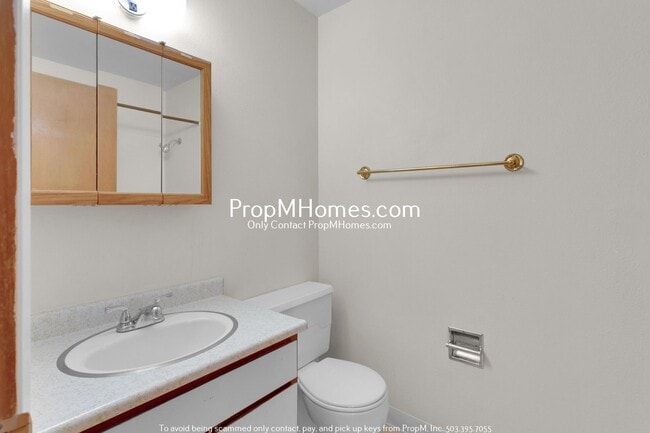Building Photo - Two Story Two Bedroom in Beaverton - Depos...