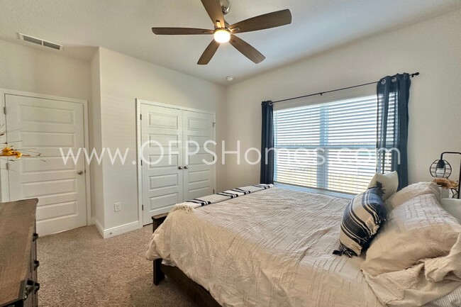 Building Photo - 8090 Silver Maple Dr