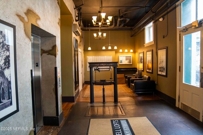 Building Photo - 301 E Bay St