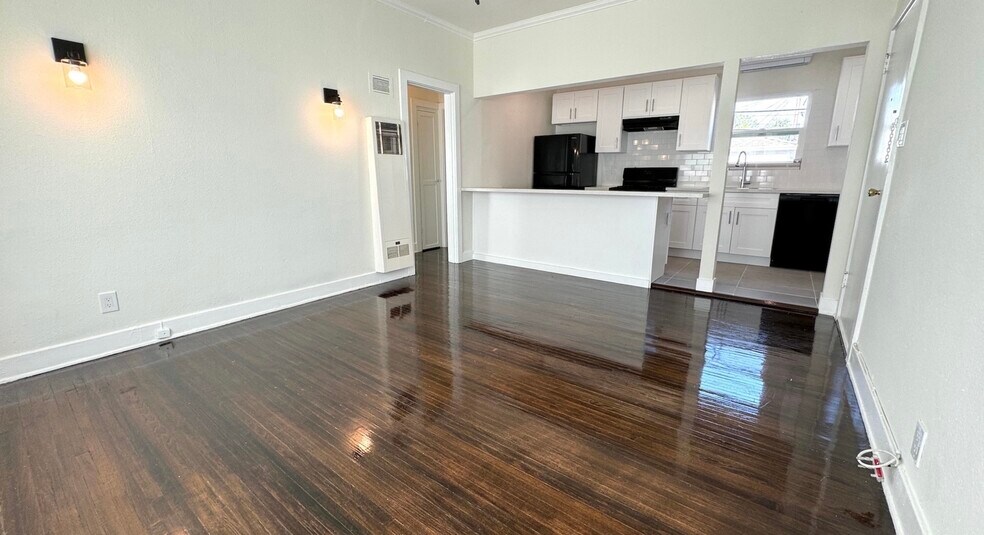 Building Photo - 138 Olive St