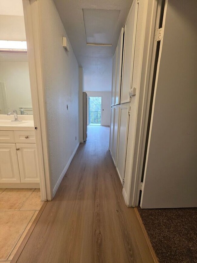 Building Photo - 1/2 off 1st Months Rent!! Summer Special on Santa Margarita (3BR/2BA)