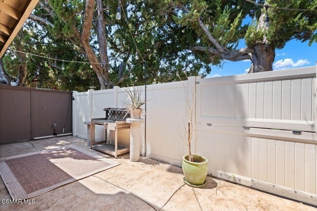 Building Photo - 28551 Conejo View Dr