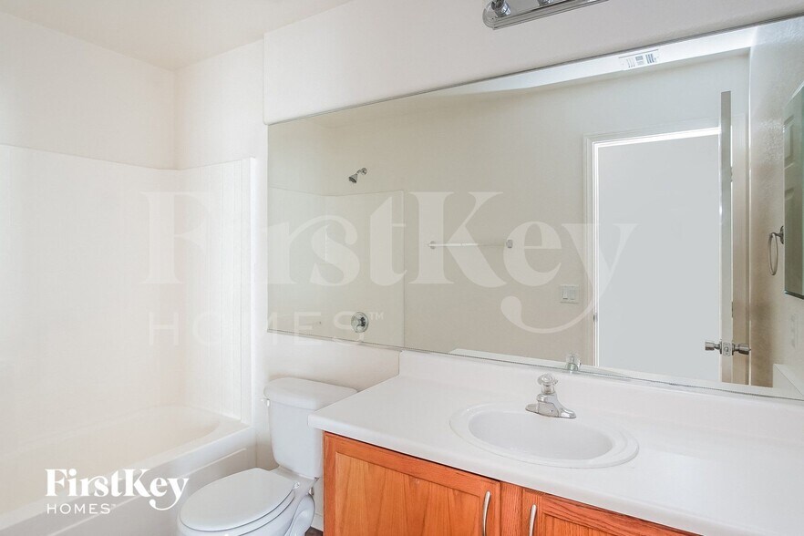 Building Photo - 5333 N Carlsbad Heights St