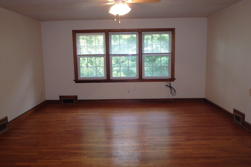 Building Photo - 157 E Park Ave