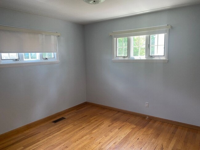 Building Photo - 3 Bedroom 1.5 Bathroom Single Family Home ...