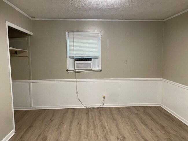 Building Photo - 1392