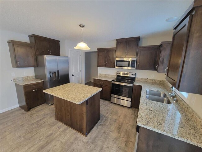 Building Photo - Modern 4-Bed Home with Open Layout, 3-Car ...