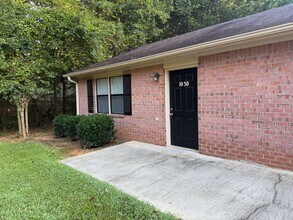 Building Photo - 1030/1032 Nash Ct