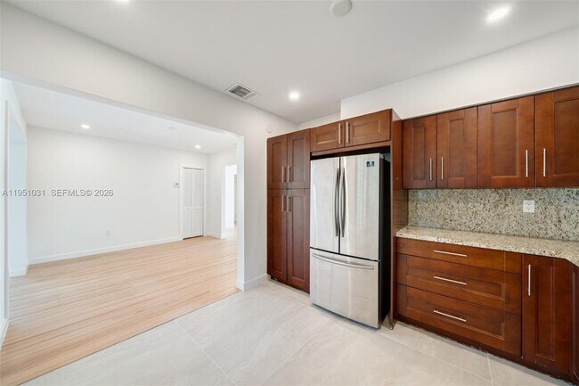 Building Photo - 47 Oviedo Ave