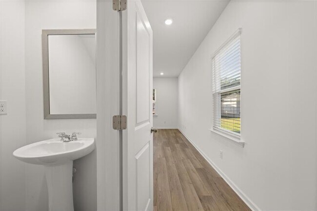 Building Photo - 458 Red Dragon Dr