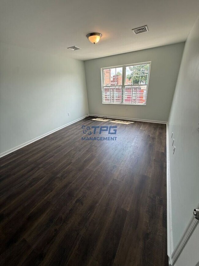 Building Photo - 245 N 19th St