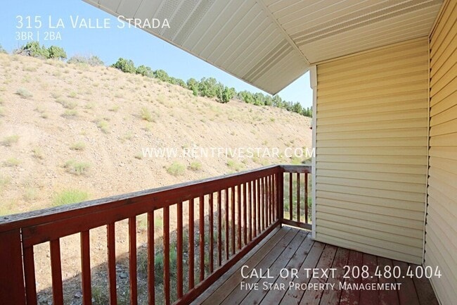 Building Photo - 315 La Valle Strada