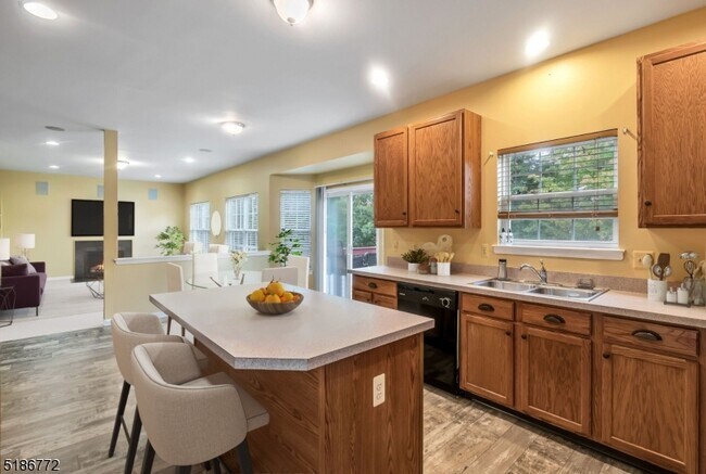 Building Photo - 89 Hill Hollow Rd