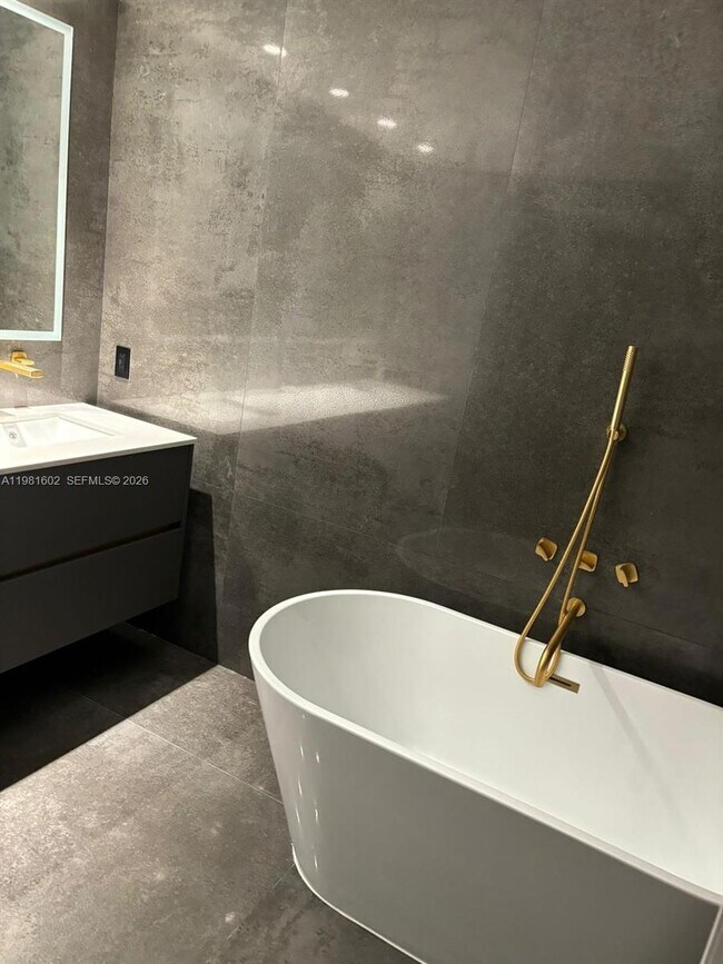 Building Photo - 19355 Turnberry Way