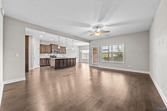 Building Photo - 104 Erskin Parcus Dr