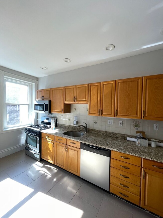 Building Photo - Nice 3 bed in Brookline