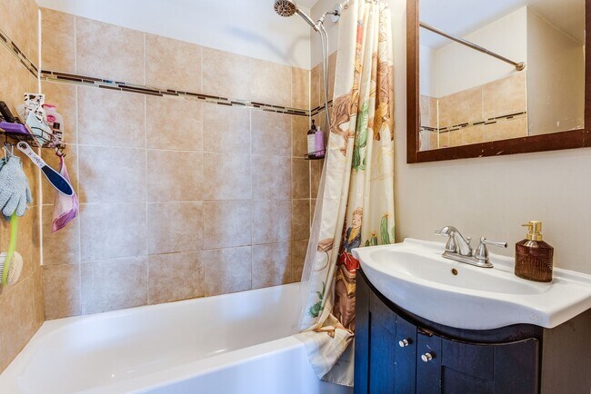 Building Photo - 2324 Berg St