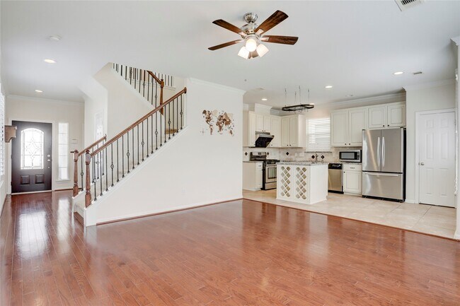 Building Photo - 10046 Hillside Bayou Dr