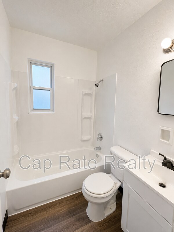 Building Photo - 94 N Hampton Rd