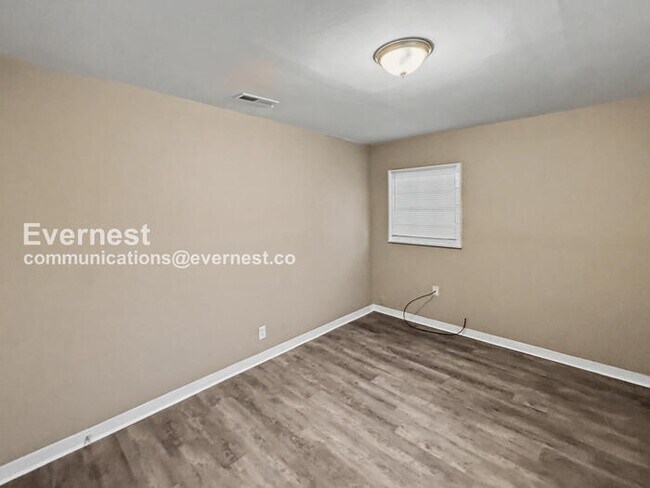 Building Photo - 252 Meadowdale Ave