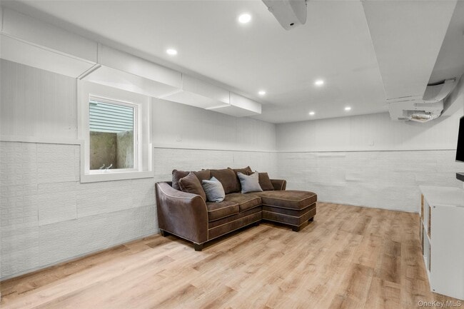 Building Photo - 42 Iselin Terrace