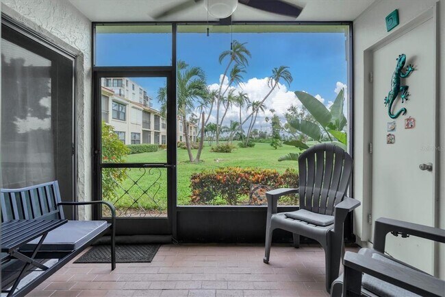 Building Photo - 6210 Sun Blvd