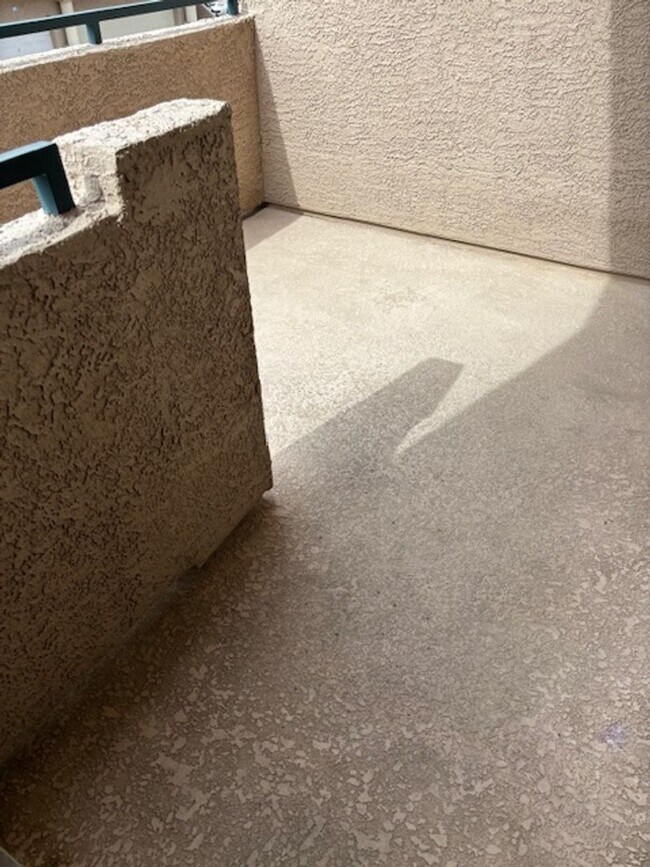 Building Photo - BEAUTIFUL SPACIOUS TOP FLOOR 2 BEDROOM & 2 FULL BATHROOM CONDO IN THE SOUTHWEST