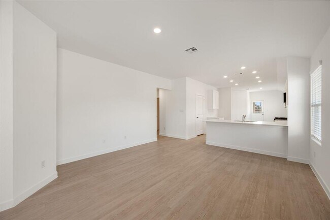 Building Photo - 1407 Hermosa Gdns