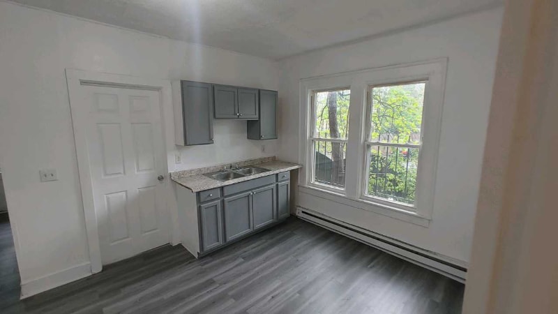 Primary Photo - 84 Chestnut St
