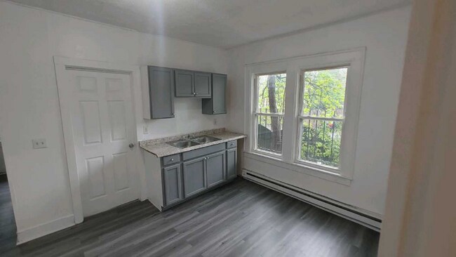 Primary Photo - 84 Chestnut St